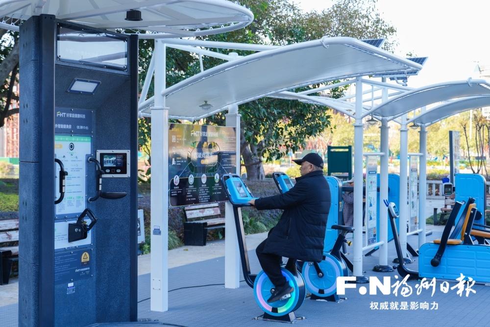 光明港公园设施焕新迎客(图1)