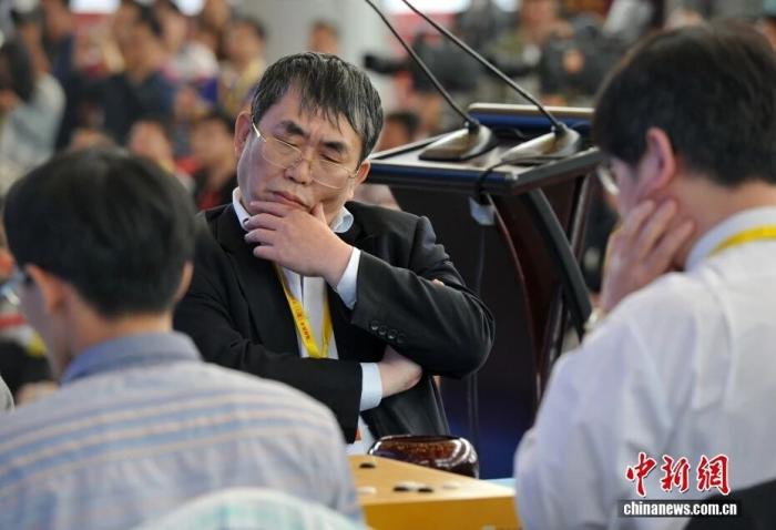 聂卫平因病离世，回顾其精彩往昔与围棋生涯中的高光时刻(图2)