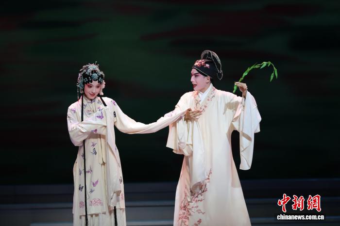 校园青春版牡丹亭台北上演，昆曲在两岸青年中薪火相传(图1)