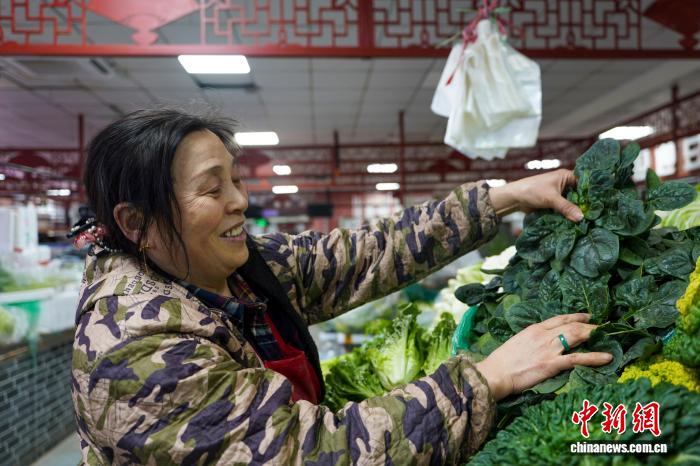 河南趴地菠菜走红销售火，带动特色农产品产销两旺(图1)