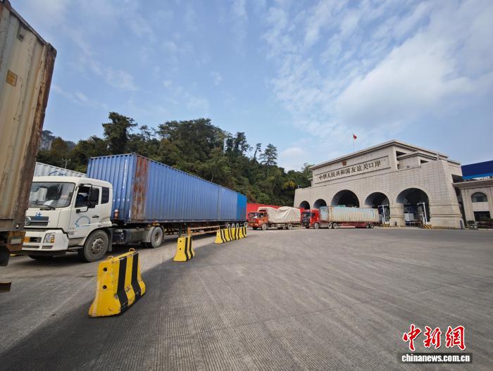 2025年中国对东盟进出口破万亿美元，经贸合作前景几何？(图1)