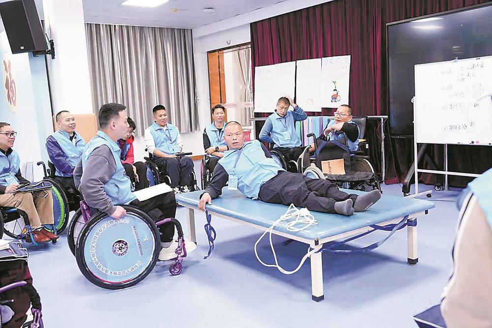 脊髓损伤伤友康复训练忙，努力走出家门回归社会(图1)