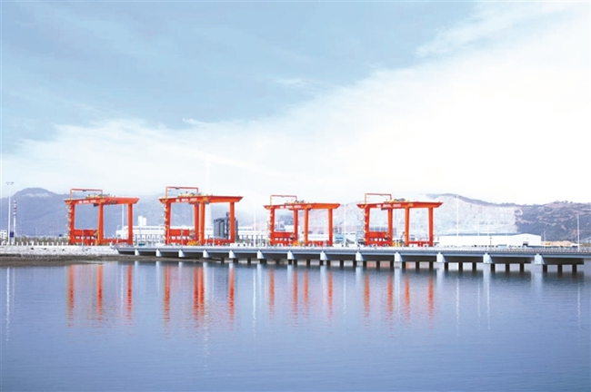 福州港三都澳港区繁忙，宁德外贸2025年创历史新高(图1)