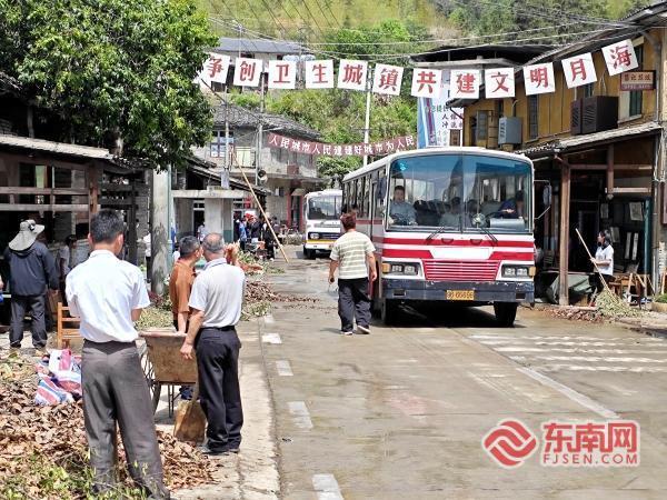 小城大事热播带火池潭村，村民伍功凤分享上镜经历(图1)