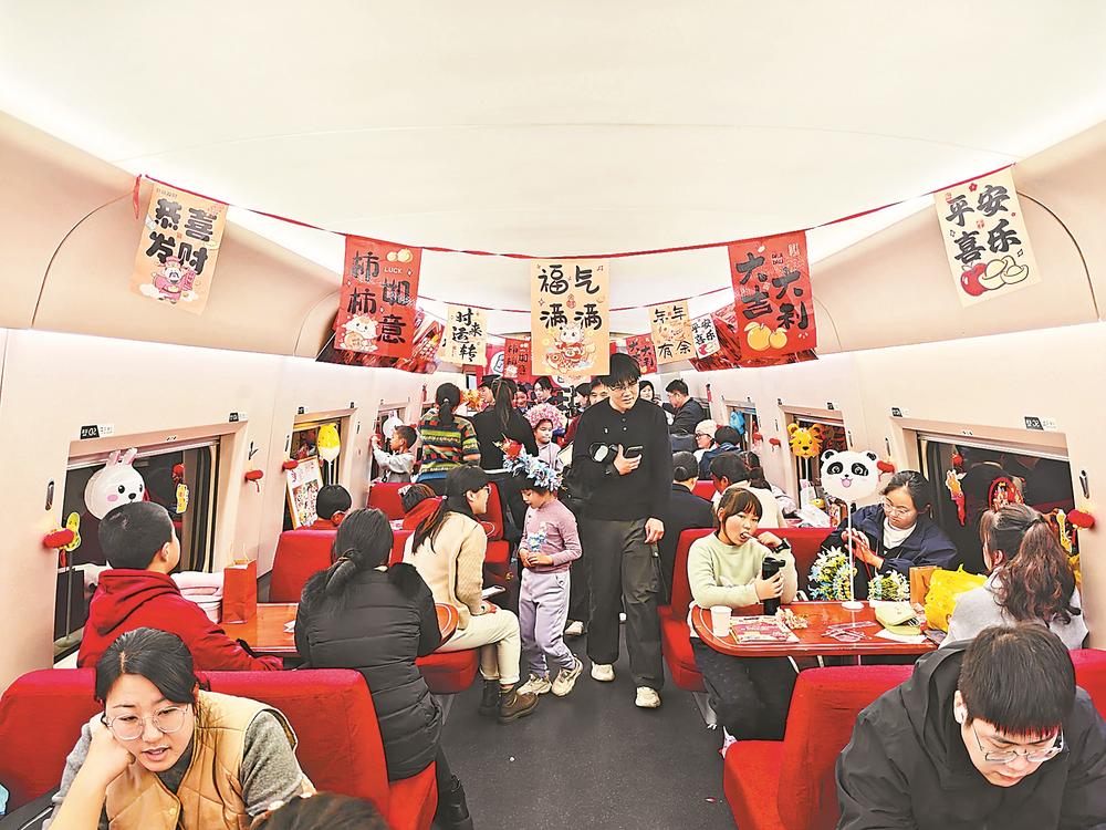 春运新招：高铁‘遛娃舱’让带娃与静音难题轻松化解(图1)