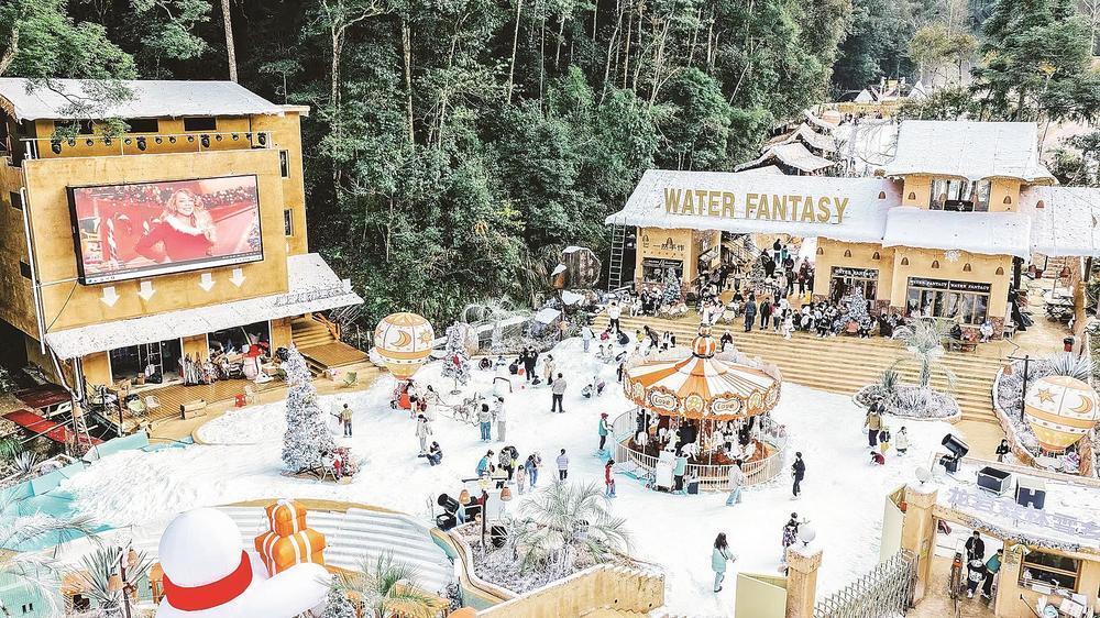 龙岩新罗培斜森林雪乡冰雪乐园爆火，成亲子游热门地