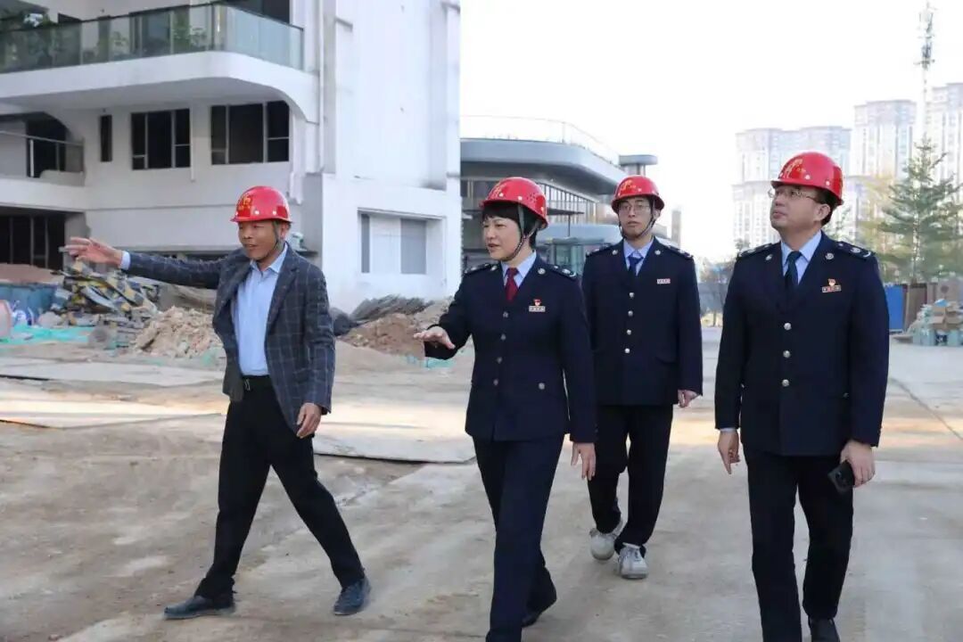 全国‘十佳税务人’柯志华：三十载扎根基层，守护百姓社保(图2)