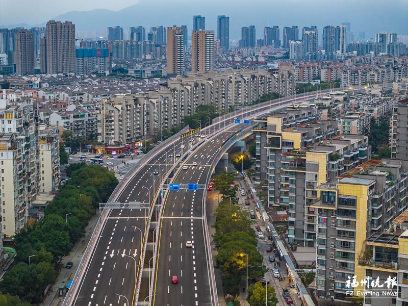 福州金山大道高架主线通车，市民体验无红绿灯快速通行(图1)