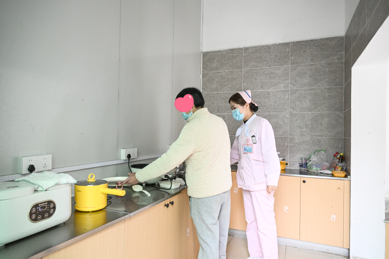 福州市一总院肿瘤科旁暖心厨房，为患者家属烹制家的味道(图3)