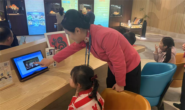 福州长乐机场举办‘八闽书房’活动，旅客畅享文化盛宴与阅读服务(图4)