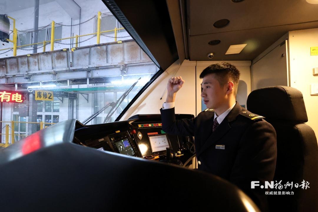春运首日！福州首个00后高铁司机王旭鹏独立驾驶首秀(图1)